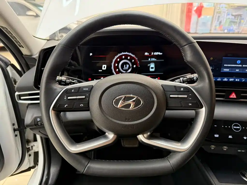 Hyundai Elantra — миниатюра 11