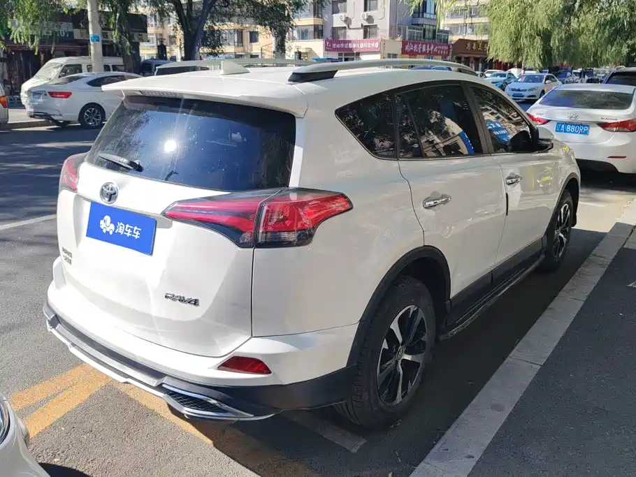 Toyota RAV4 — миниатюра 3