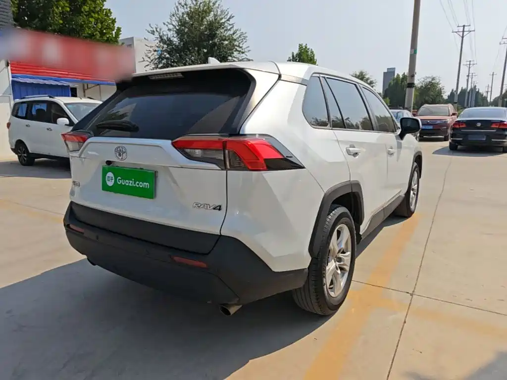 Toyota RAV4 — миниатюра 7