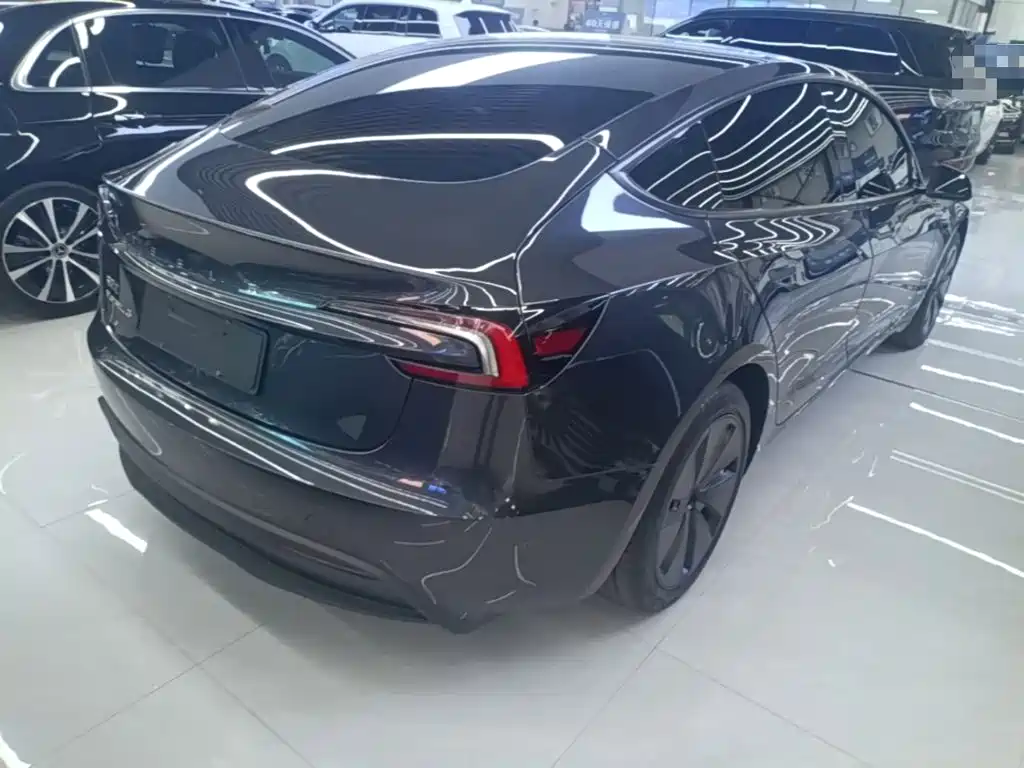 Tesla Model 3 — миниатюра 7
