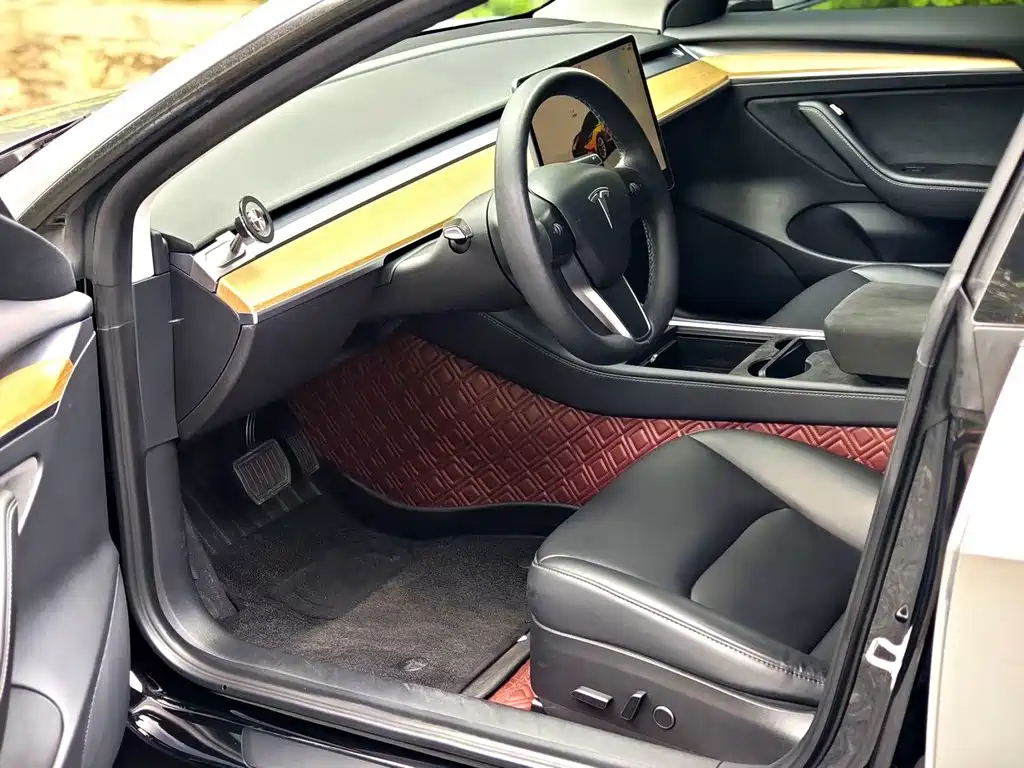 Tesla Model 3 — миниатюра 6