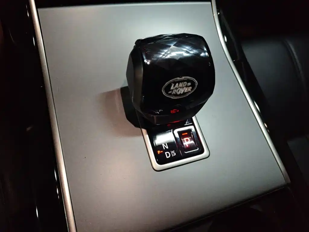Land Rover Velar — миниатюра 10