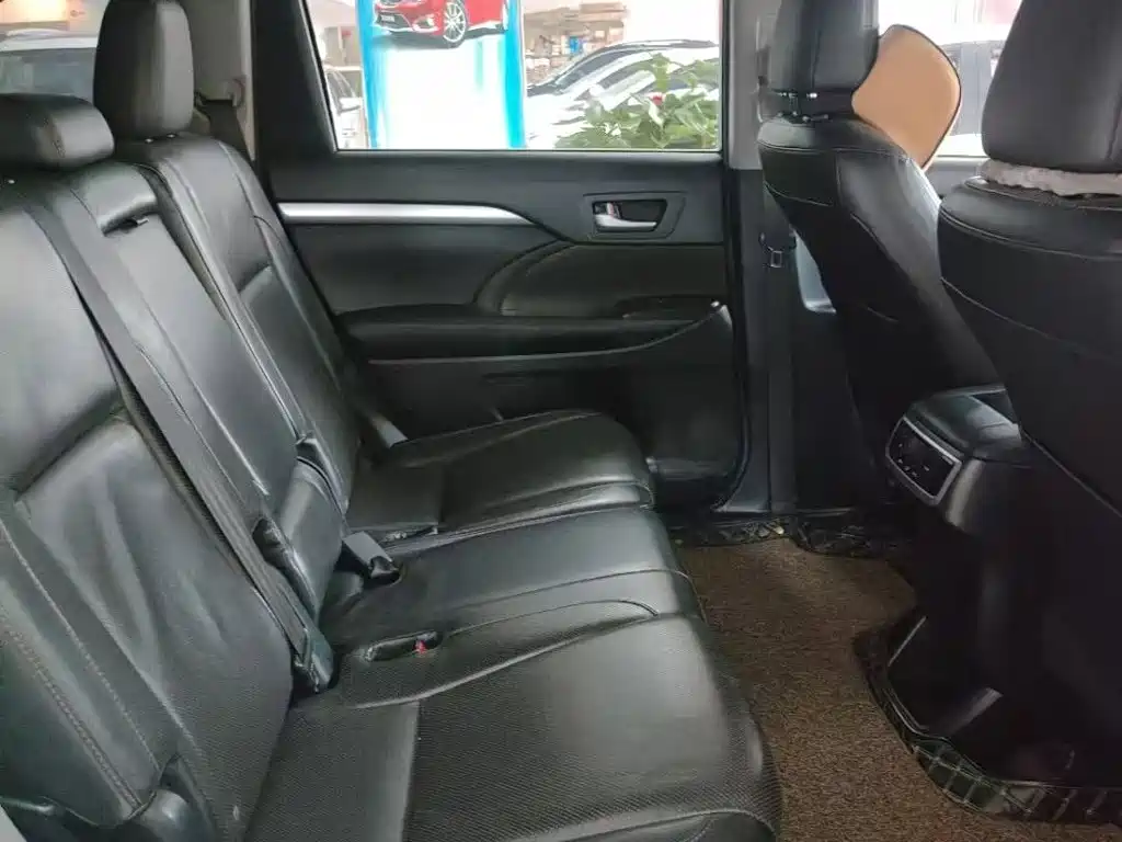 Toyota Highlander 2015 2.0T Luxury 7 мест
