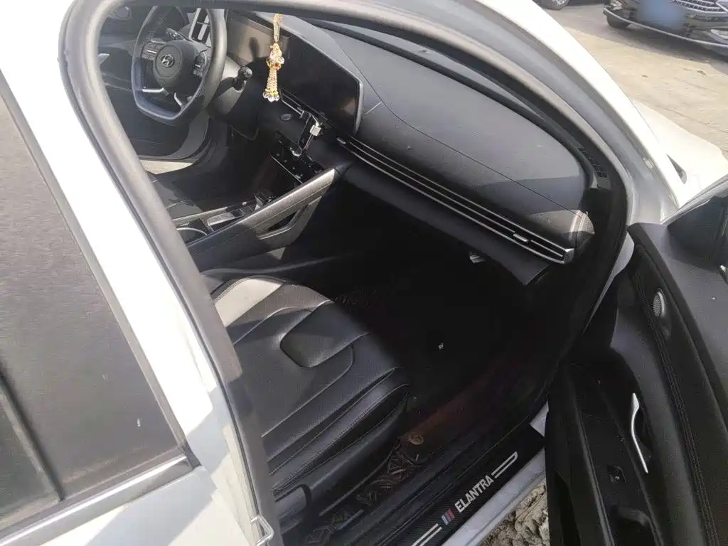Hyundai Elantra — миниатюра 19