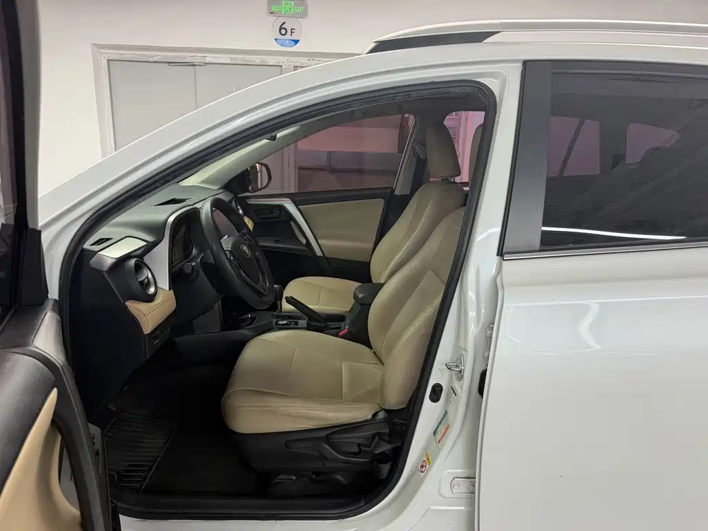 Toyota RAV4 — миниатюра 4