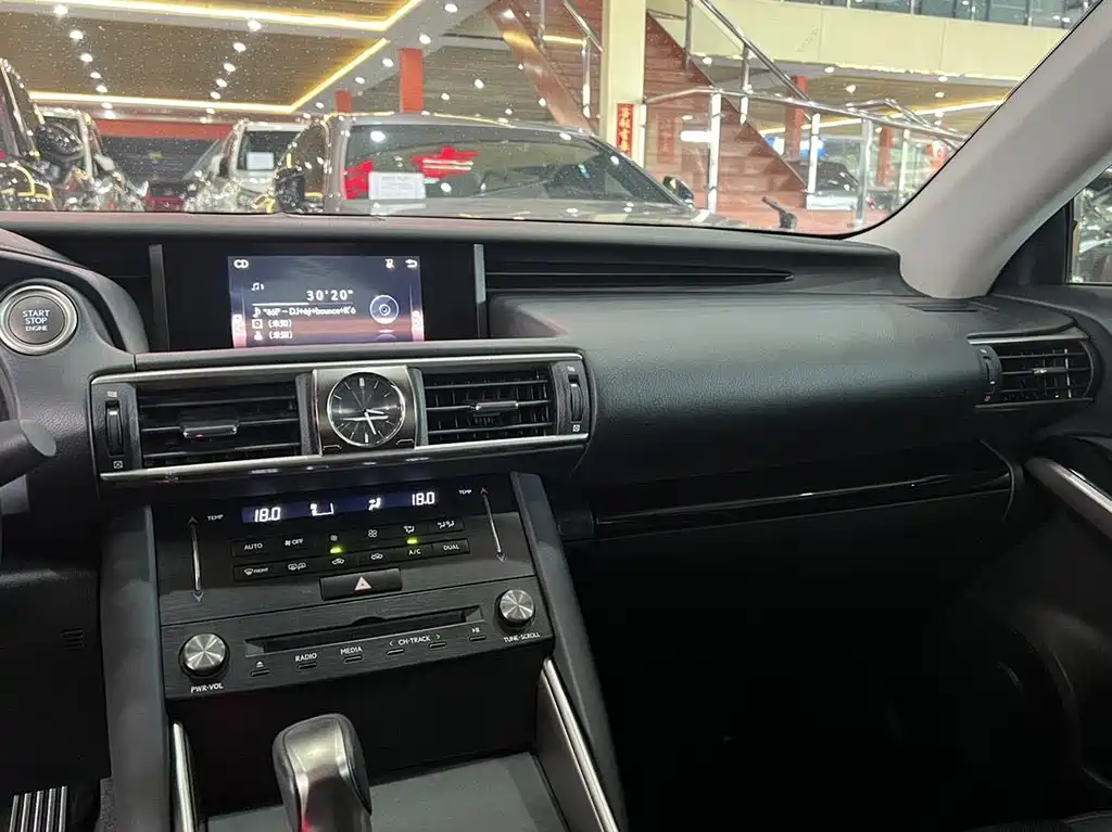 Lexus IS — миниатюра 12