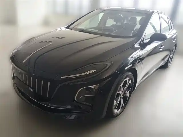 RED FLAG HONGQI E QM5 2024