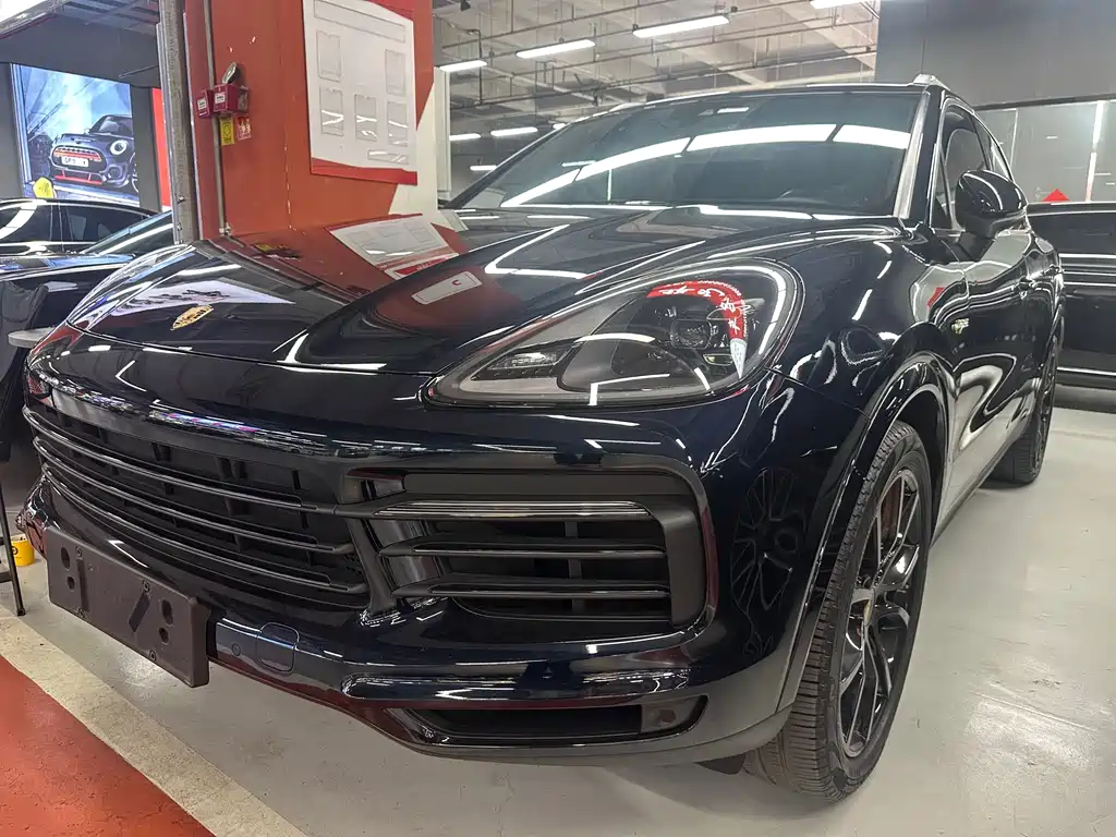 Porsche Cayenne Hybrid 2021