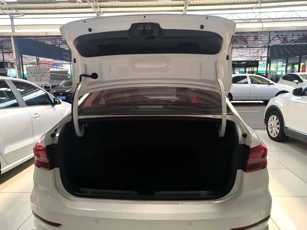 Volkswagen Lavida — миниатюра 19
