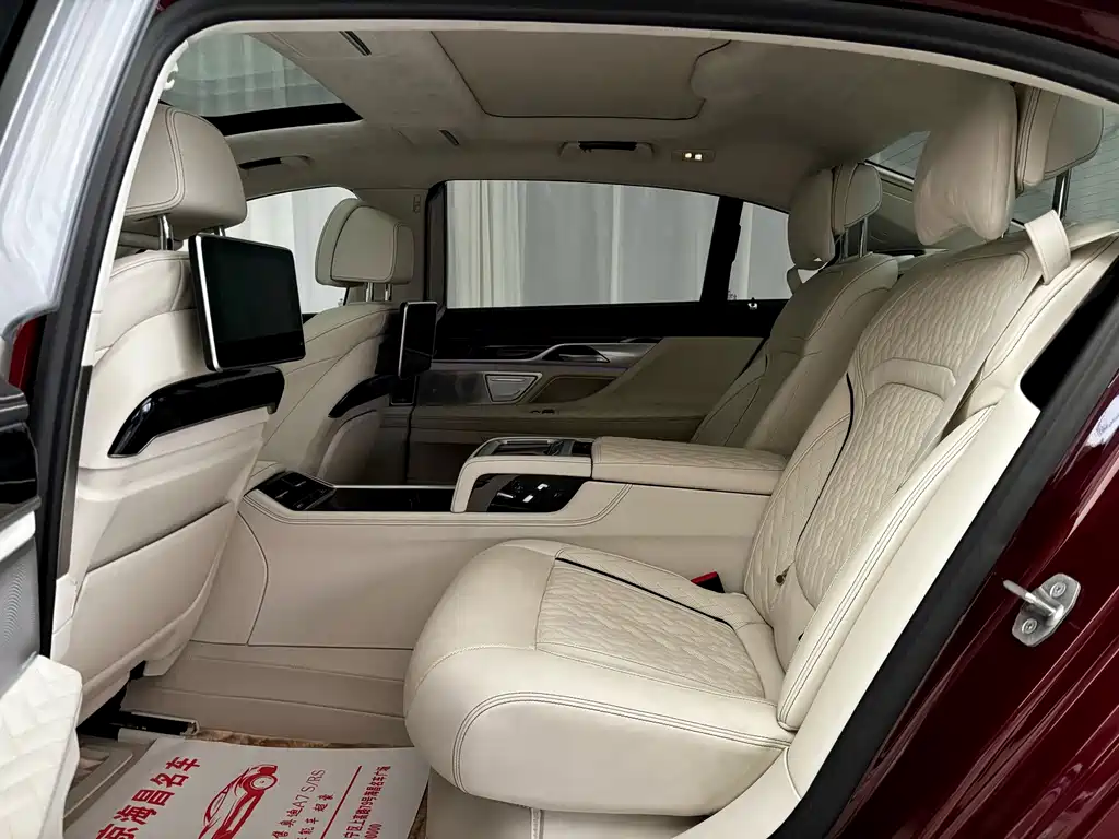 BMW 7 Series — миниатюра 14