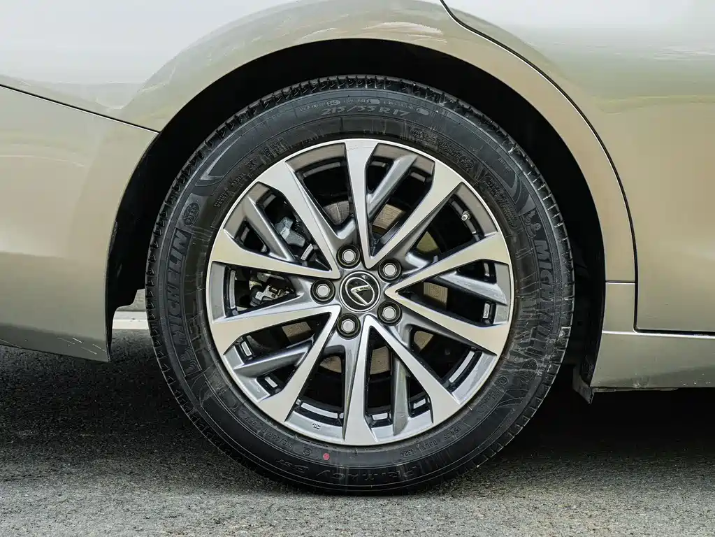 Lexus ES 2025 300h Premium