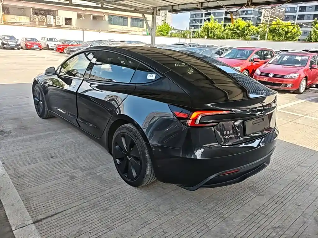 Tesla Model 3 — миниатюра 5