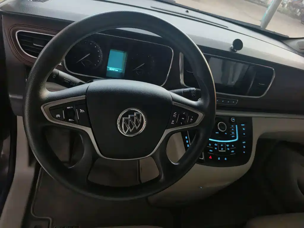 Buick GL8 — миниатюра 6