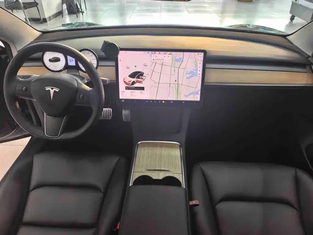 Tesla Model 3 — миниатюра 5