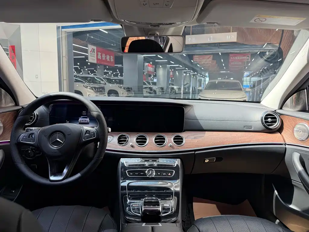 Mercedes-Benz E-Class — миниатюра 7