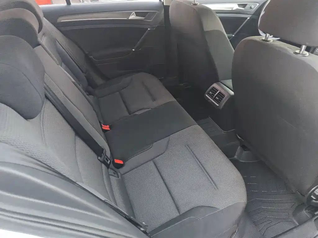 Volkswagen Golf — миниатюра 12