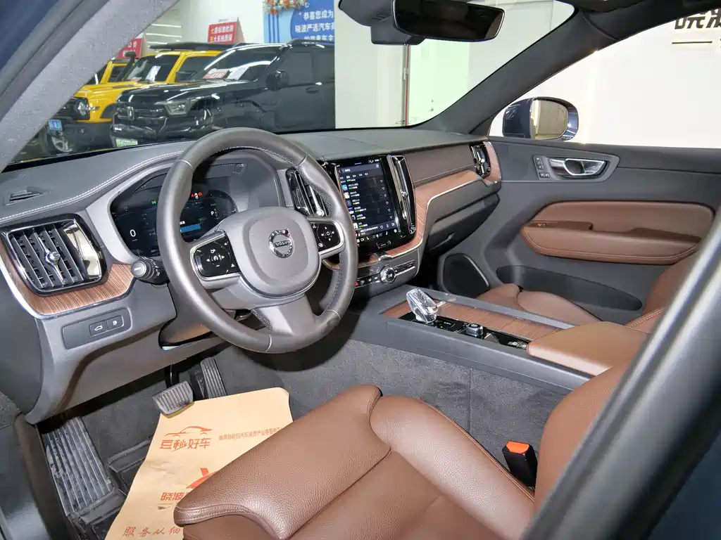 VOLVO XC60 PLUG IN HYBRID