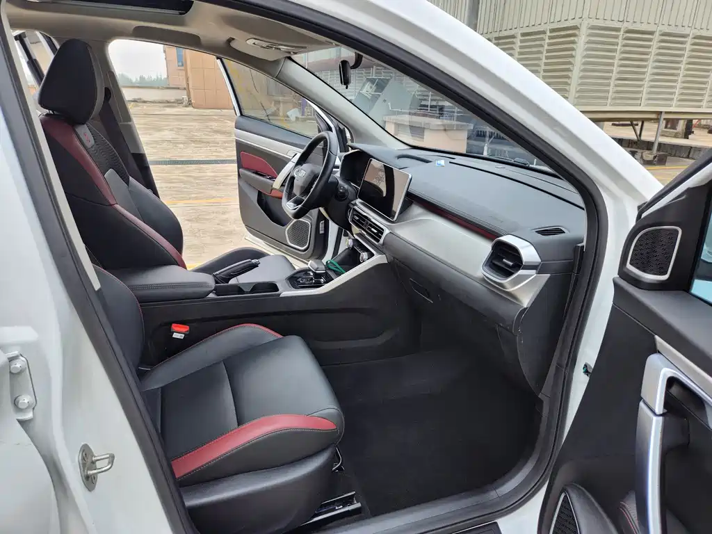 Geely Binyue — миниатюра 12