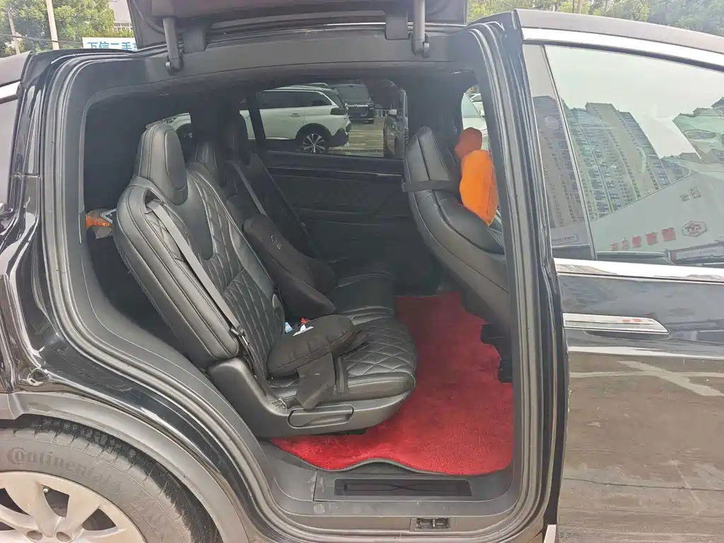 Tesla Model X — миниатюра 8
