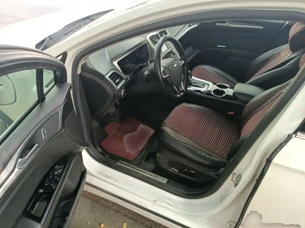 Ford Mondeo — миниатюра 12