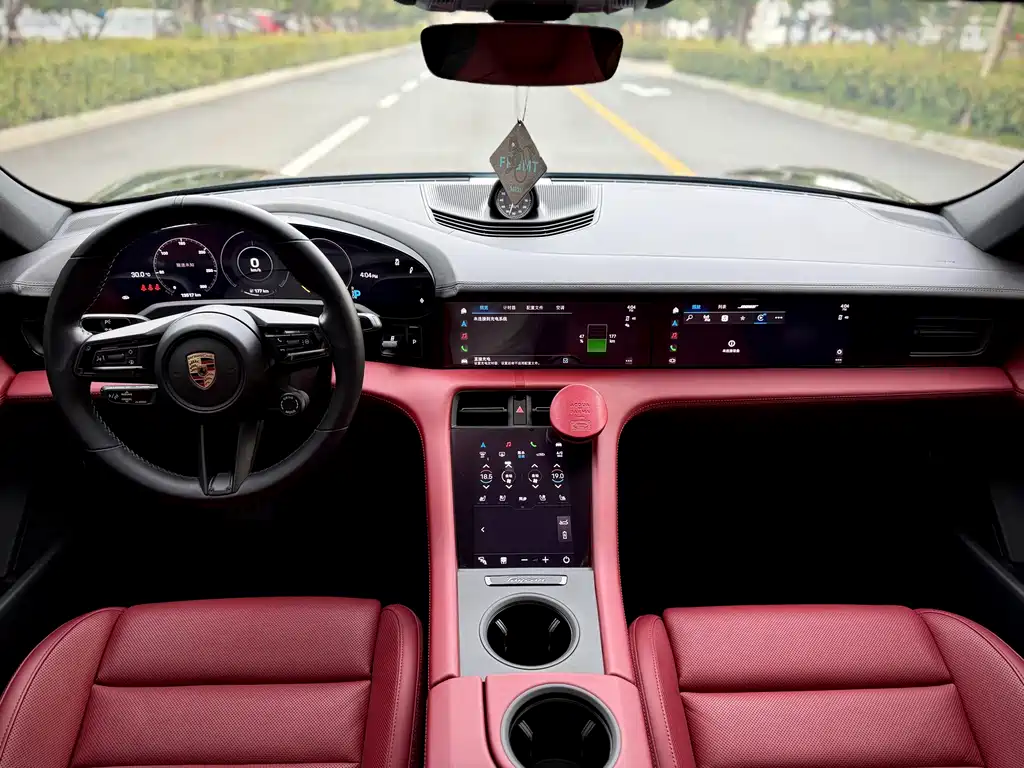 Porsche Taycan — миниатюра 17