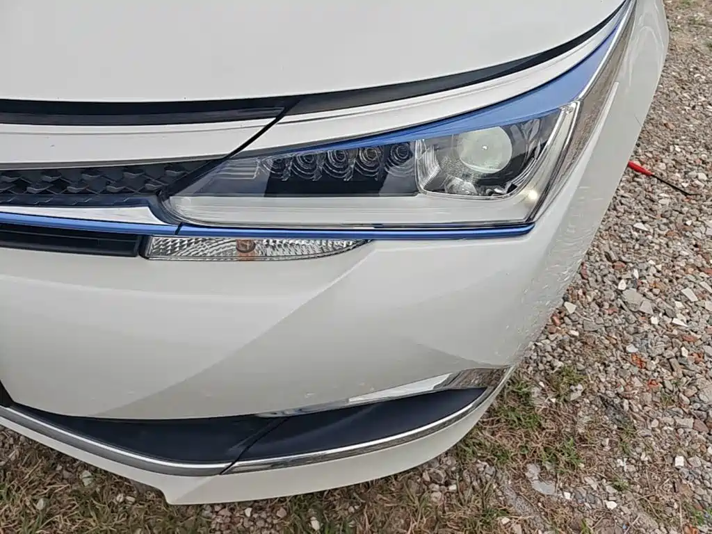Toyota Corolla Hybrid — миниатюра 24
