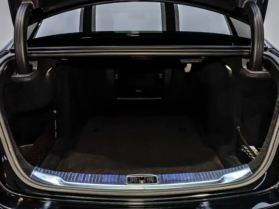 Mercedes-Benz S-Class — миниатюра 6