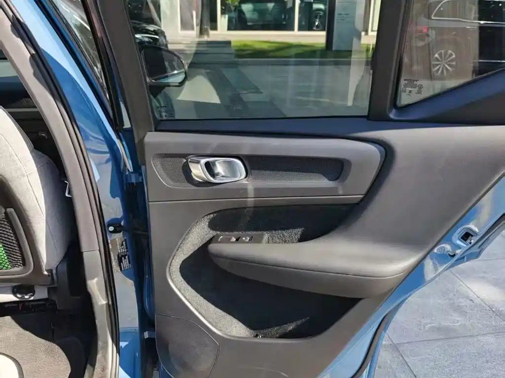 Volvo XC40 NEV — миниатюра 6