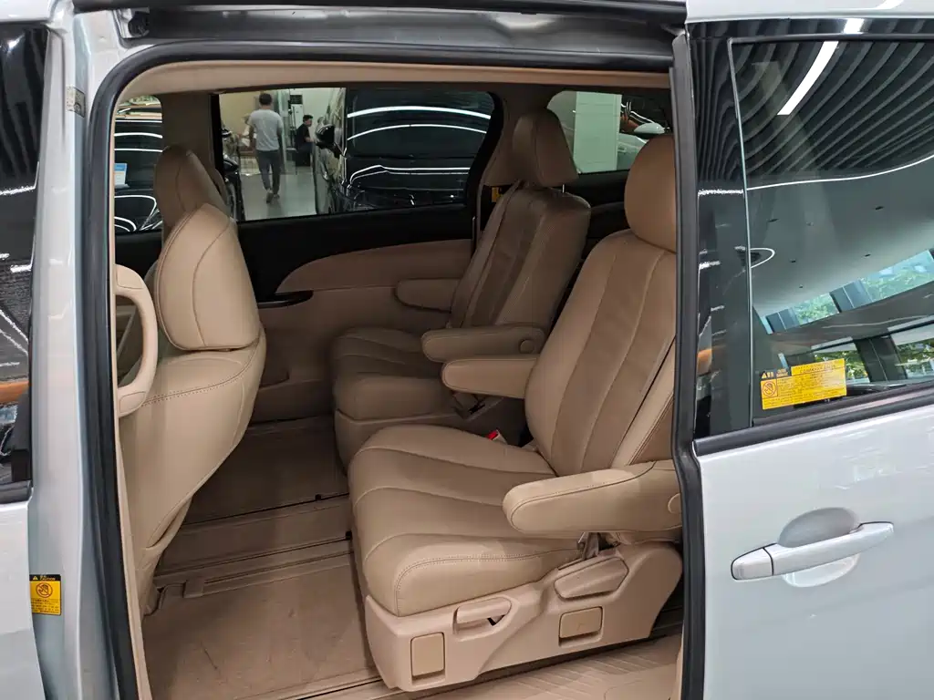 Toyota Previa — миниатюра 10
