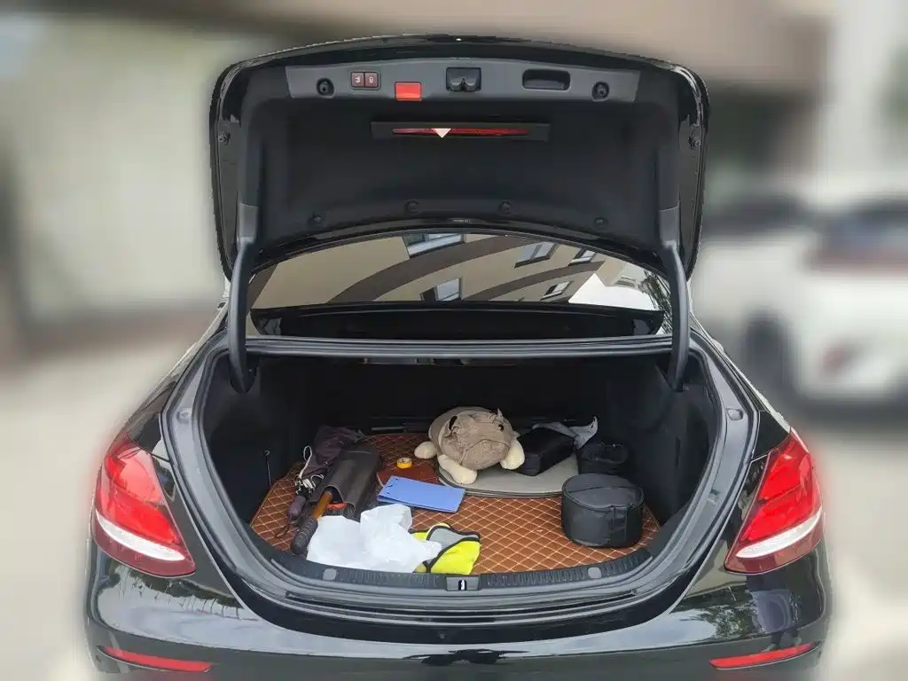Mercedes-Benz E-Class — миниатюра 20