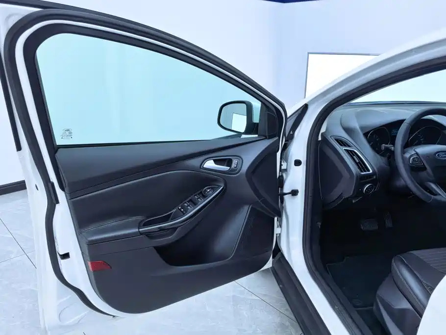 Ford Focus — миниатюра 7
