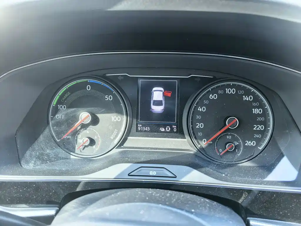 Volkswagen Passat PHEV — миниатюра 11