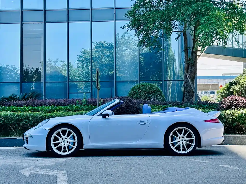 Porsche 911 2012 Carrera S 3.8L