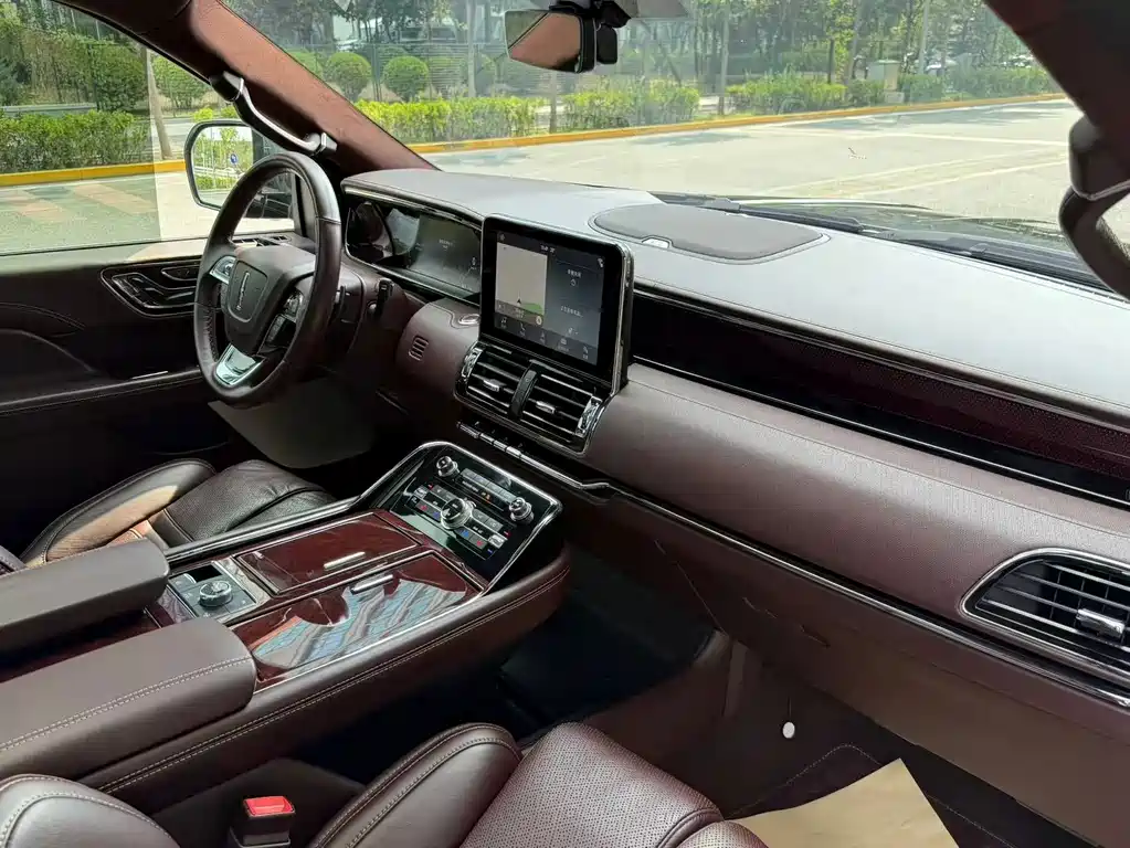 Lincoln Navigator — миниатюра 22