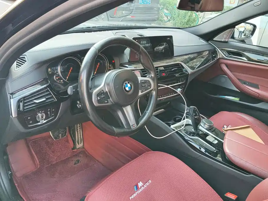 BMW 5 Series — миниатюра 12