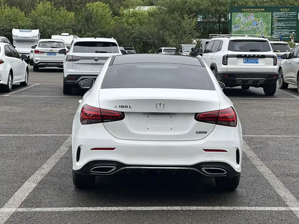 Mercedes-Benz A-Class Facelift A 180 L Sport Sedan, фото 5