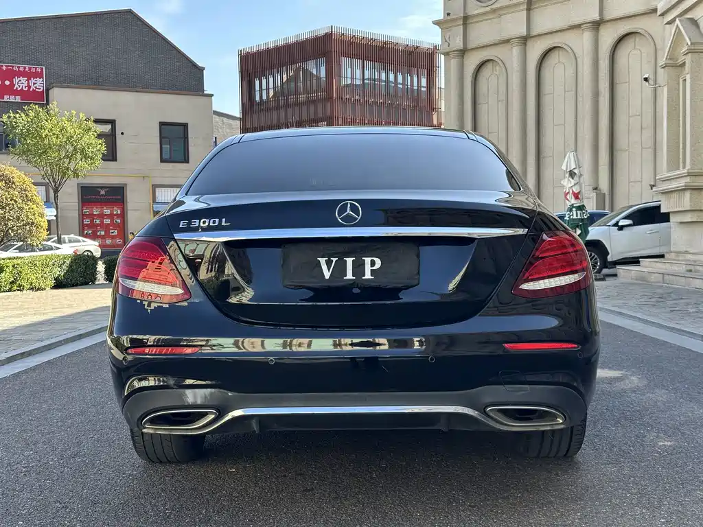 Mercedes-Benz E-Class — миниатюра 8