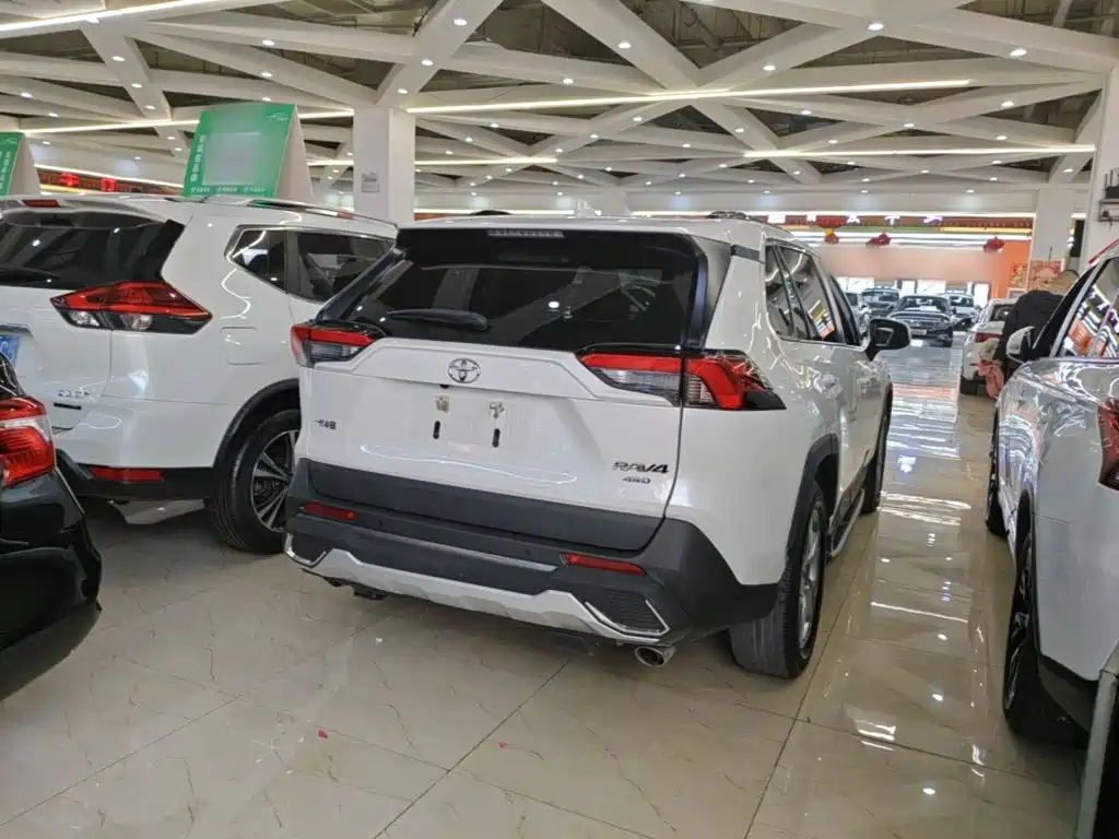 Toyota RAV4 — миниатюра 7