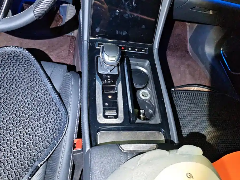 Hongqi Hongqi H5 — миниатюра 16