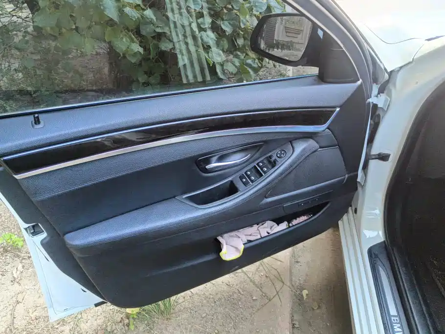 BMW 5 Series — миниатюра 7