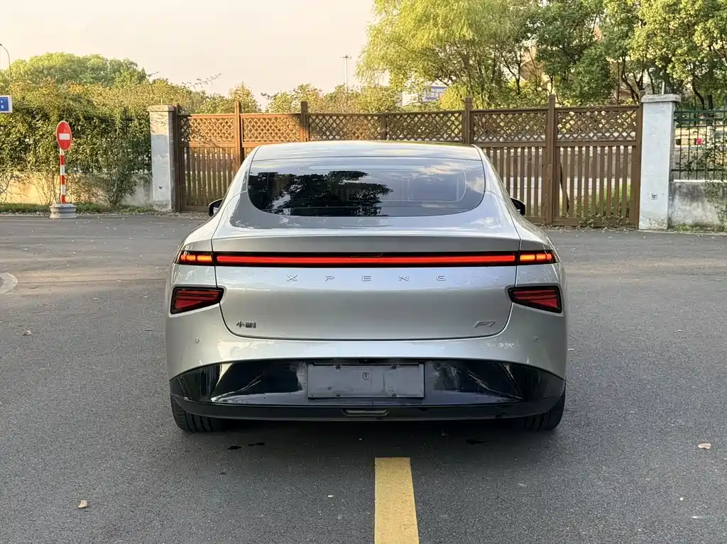 XPeng P7 — миниатюра 5