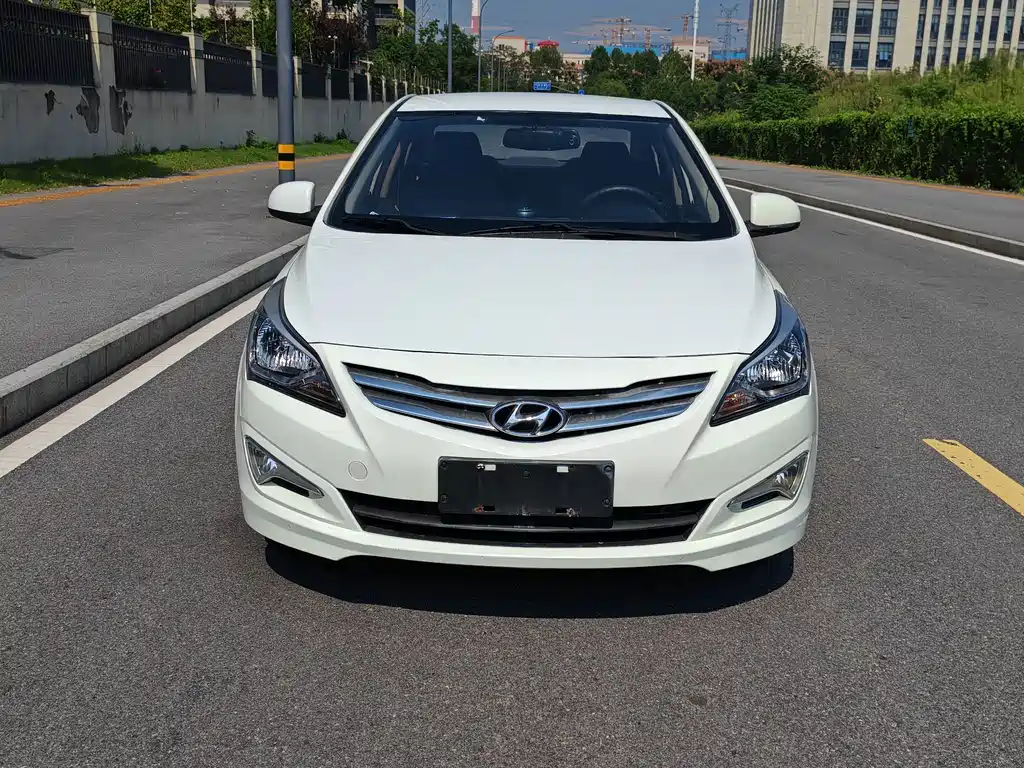Hyundai Verna — миниатюра 2