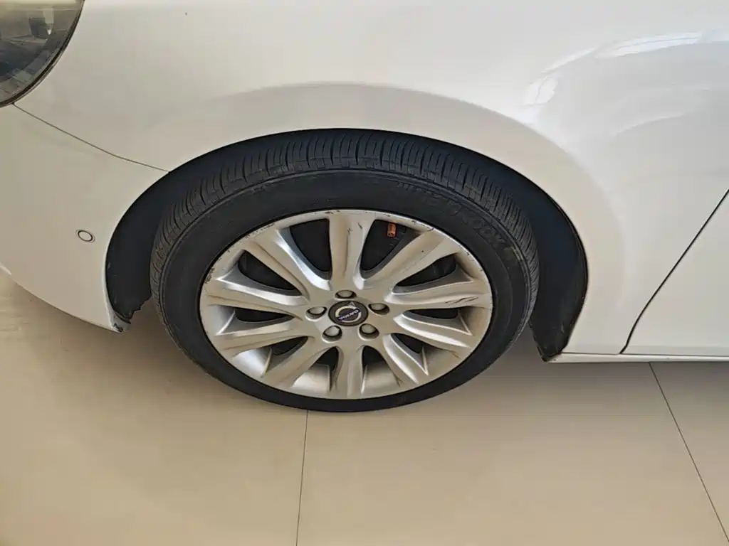 Volvo V40 — миниатюра 23
