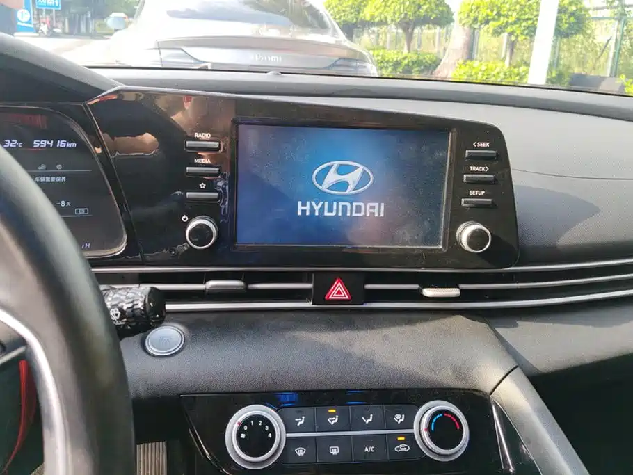 Hyundai Elantra — миниатюра 13