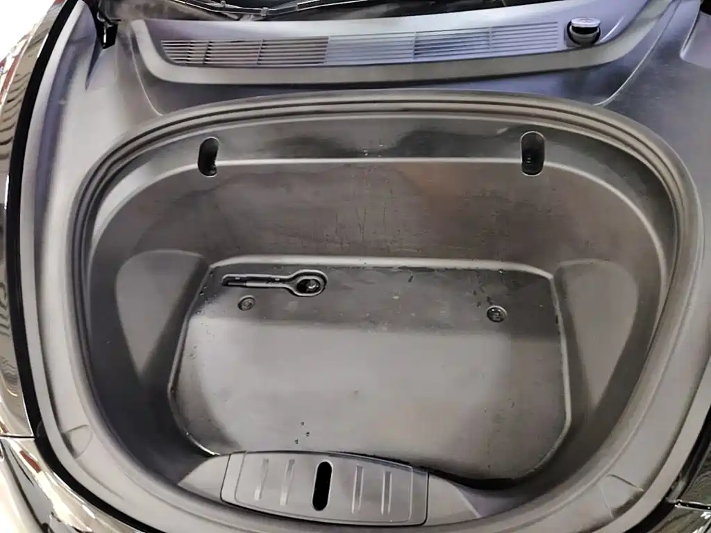 Tesla Model 3 — миниатюра 20