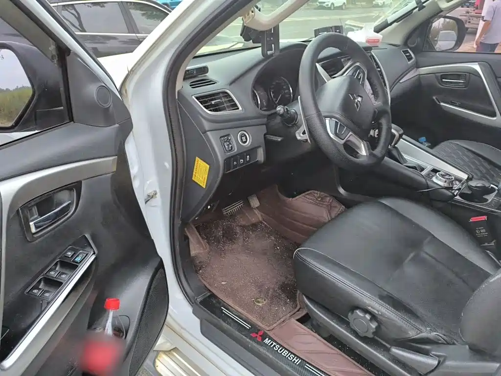 Mitsubishi Pajero Sport (Import) — миниатюра 17
