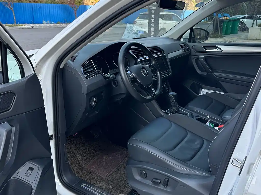 Volkswagen Tiguan L PHEV — миниатюра 4