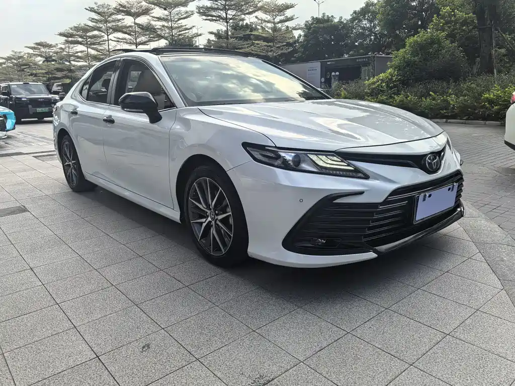Toyota Camry — миниатюра 3