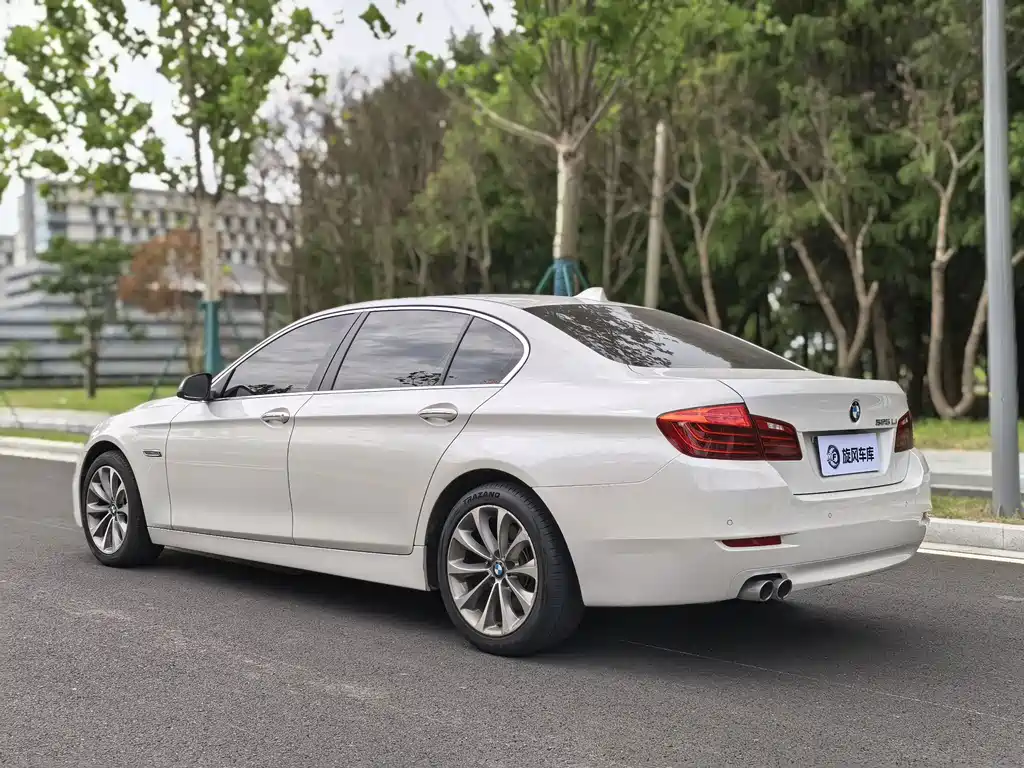 BMW 5 Series — миниатюра 13
