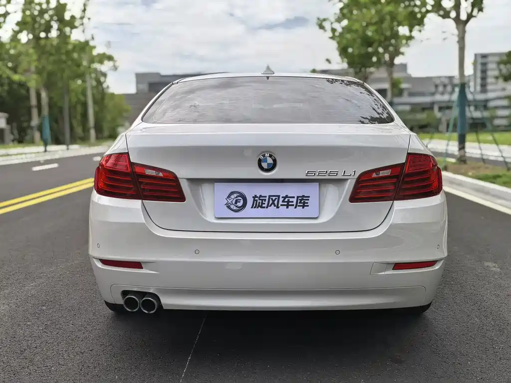 BMW 5 Series — миниатюра 14